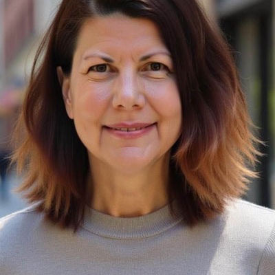 Portrait of Kathy Leake